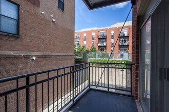 2330 W St Paul Ave in Chicago, IL - Building Photo - Building Photo