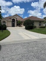 174 Grand Oak Cir in Venice, FL - Building Photo