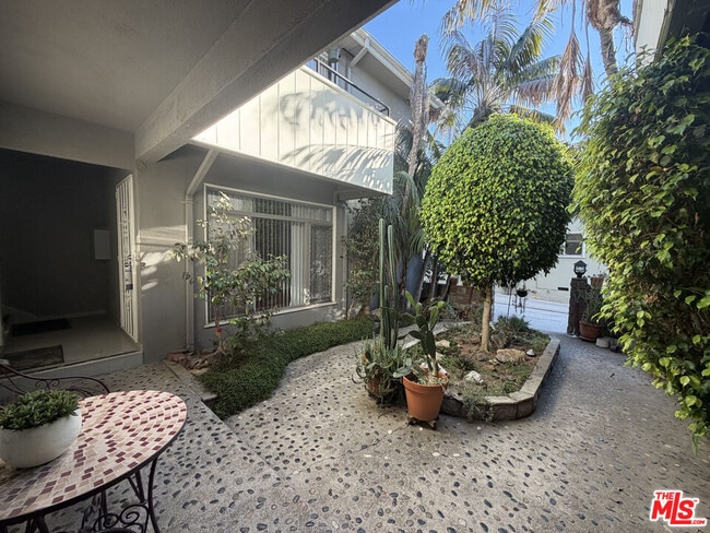 742 S Plymouth Blvd in Los Angeles, CA - Building Photo - Building Photo