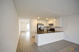 2410 Broken Arrow in Canyon Lake, TX - Building Photo - Building Photo