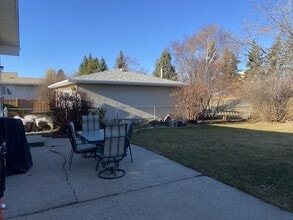 10704-10743 43 Ave NW in Edmonton, AB - Building Photo - Building Photo