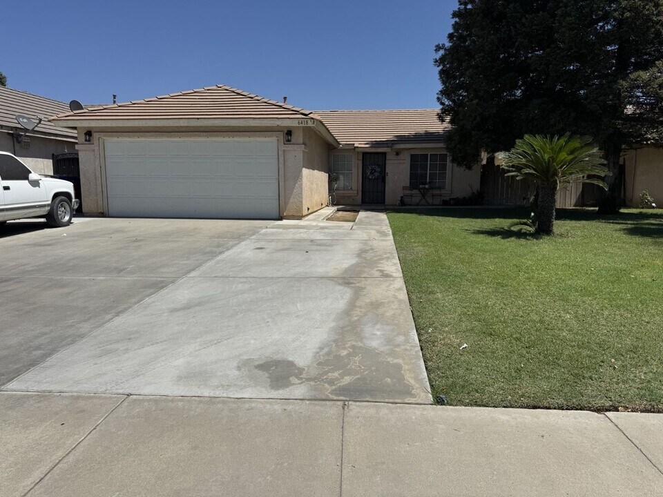 6418 Monitor St in Bakersfield, CA - Building Photo
