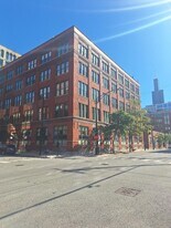 331 S Peoria St, Unit 204 in Chicago, IL - Building Photo