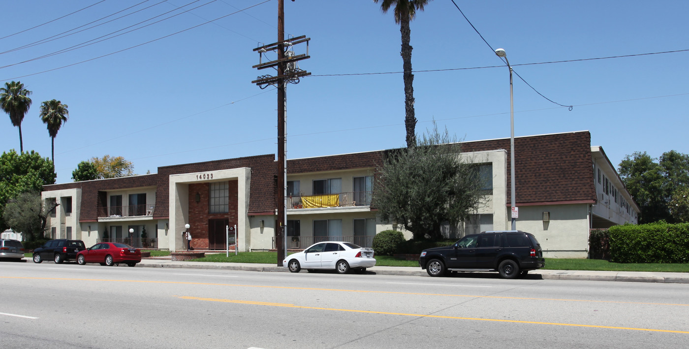 Burbank Gardens in Van Nuys, CA - Foto de edificio