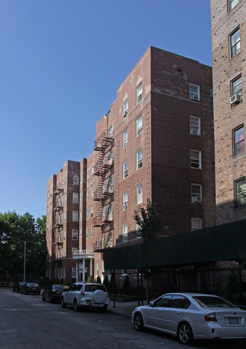 820 E 10th St in Brooklyn, NY - Building Photo