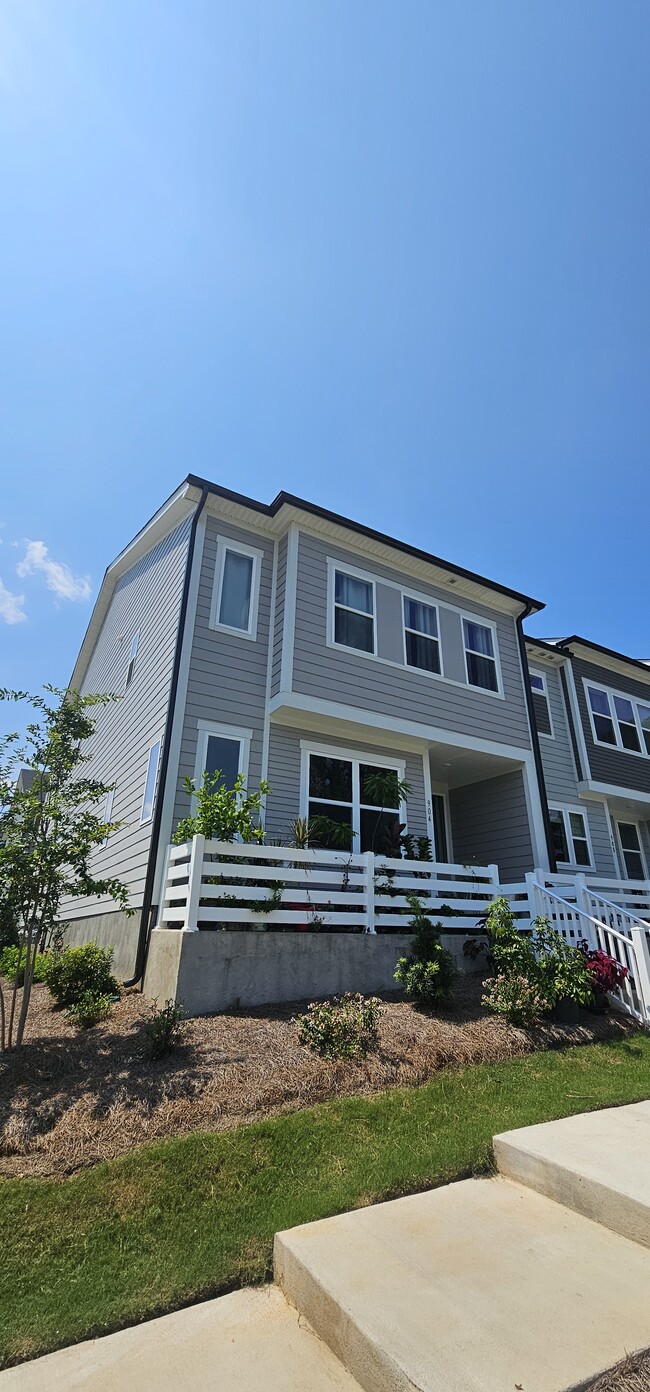 property at 904 Kinsey Aly
