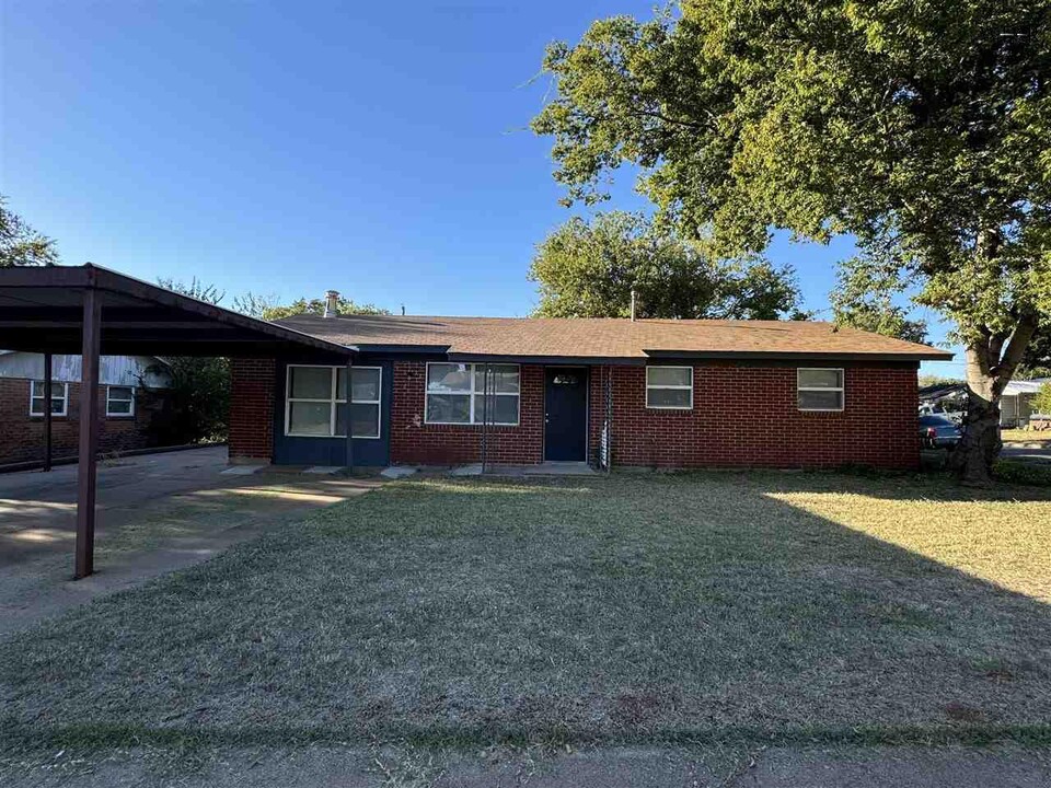 2700 Palmetto Dr in Wichita Falls, TX - Building Photo