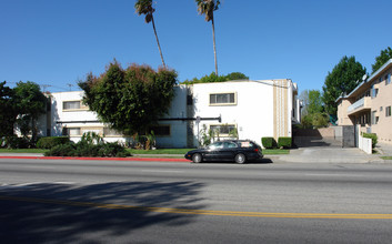 13707 Hart St in Van Nuys, CA - Building Photo - Building Photo