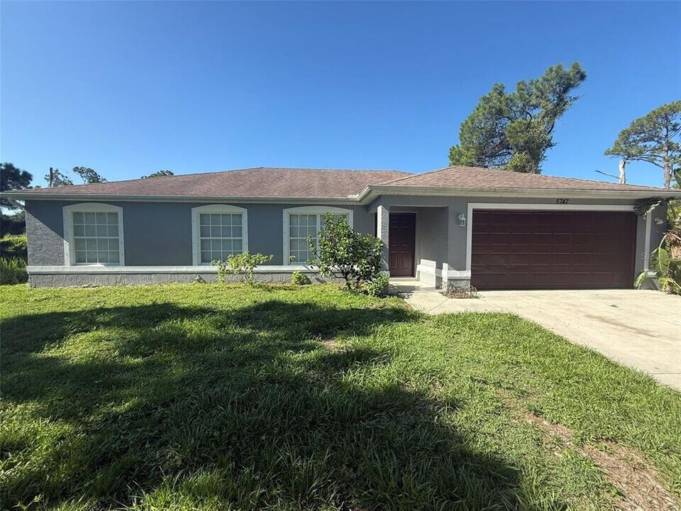5747 Jessamine Ave in North Port, FL - Building Photo