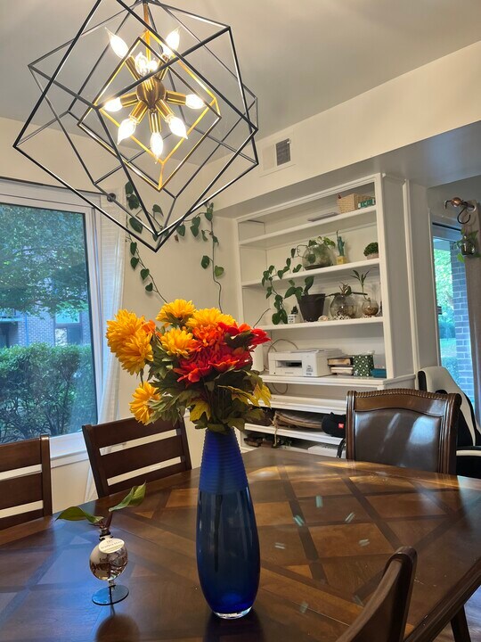 9705 Kings Crown Ct, Unit 1 in Fairfax, VA - Foto de edificio