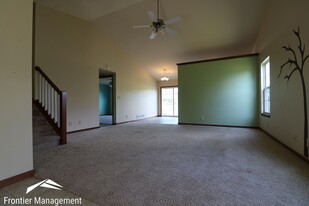 503 Highland Ridge Dr in Manhattan, KS - Building Photo - Building Photo