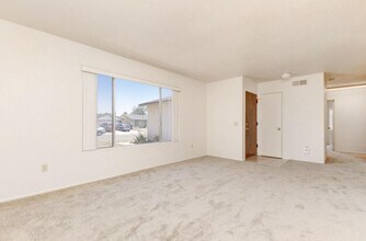 10420 Greenford Dr in San Diego, CA - Building Photo - Building Photo