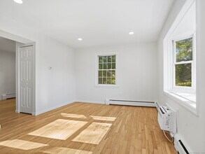 240 Sunnyridge Ave in Fairfield, CT - Building Photo - Building Photo