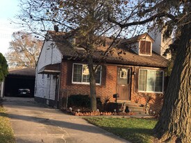 25160 Dale St in Roseville, MI - Building Photo