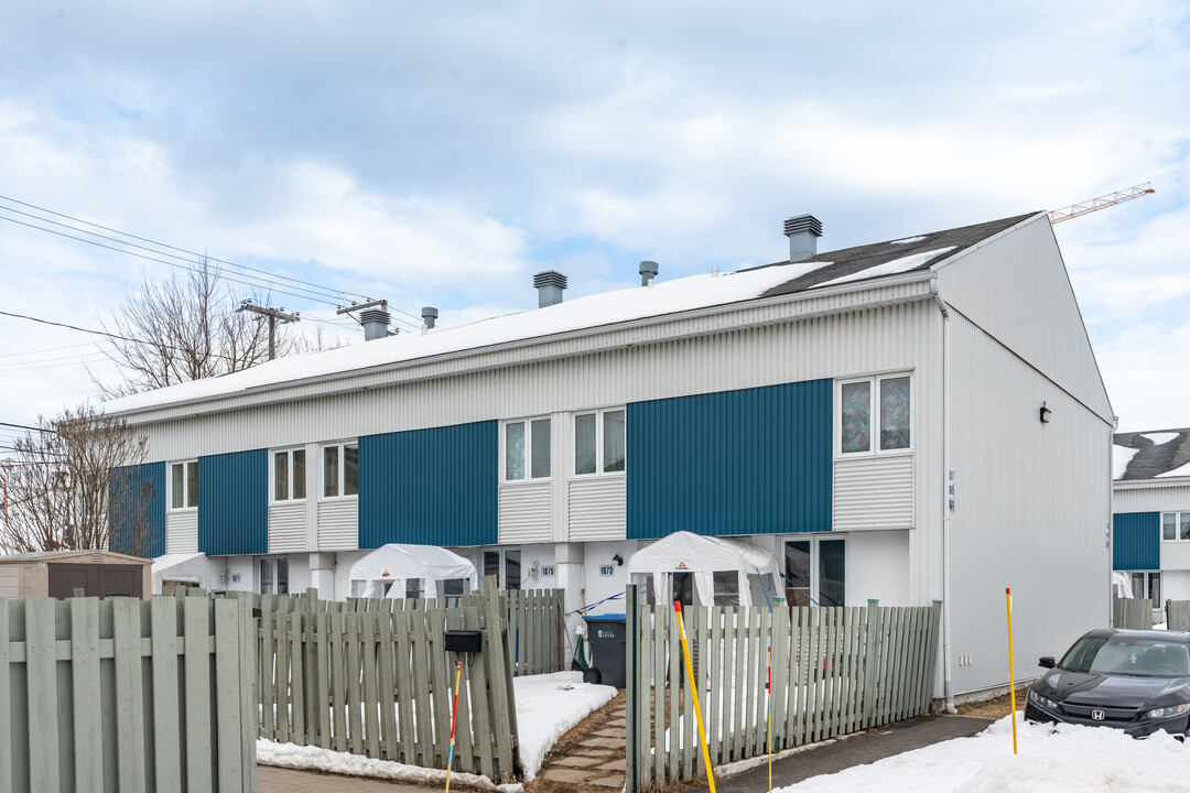 1075 Chateaubriand St in Lévis, QC - Building Photo