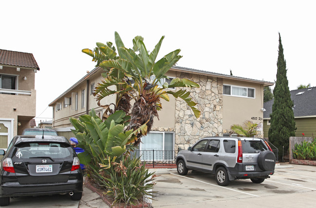 Royal Palace Palms in San Diego, CA - Building Photo - Building Photo