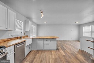 318 10th St in Buena Vista Township, NJ - Building Photo