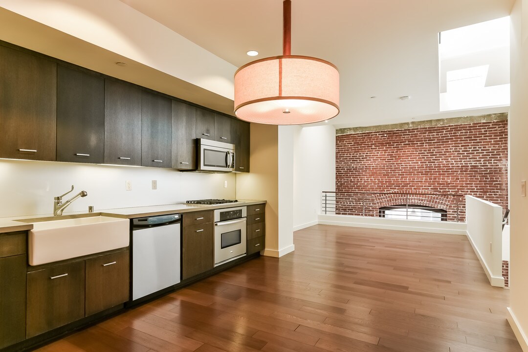 940 E 2nd St in Los Angeles, CA - Building Photo
