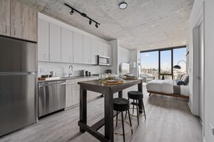 811 N Cambridge Ave in Chicago, IL - Building Photo