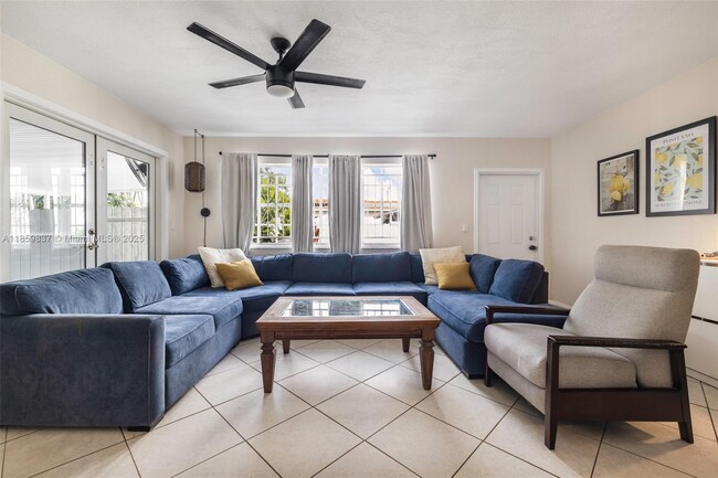 2928 SW 5th St in Miami, FL - Foto de edificio - Building Photo
