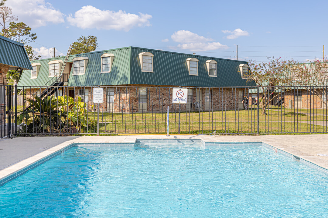 Chandler in Lake Charles, LA - Building Photo