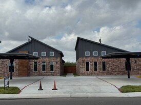 703 Pedro St, Unit 2 in Mission, TX - Building Photo