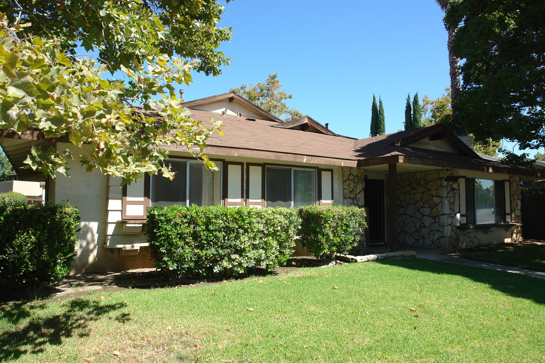 1875 Stokes St in San Jose, CA - Building Photo