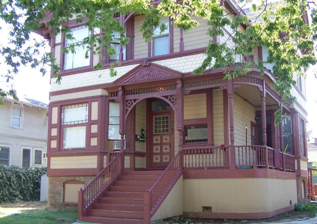 1143 N San Joaquin St in Stockton, CA - Foto de edificio - Building Photo