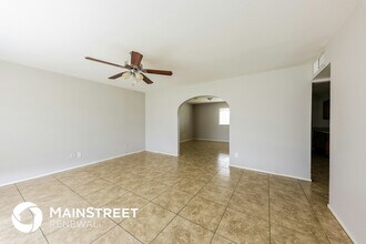 3807 W Solar Dr in Phoenix, AZ - Foto de edificio - Building Photo