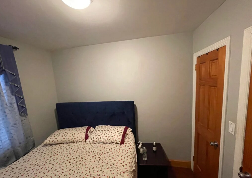 1925 Dennie St, Unit G in Philadelphia, PA - Building Photo