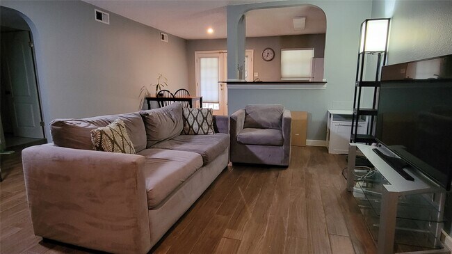 property at 8223 Kingsbrook Rd