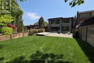 12 Bearwood Dr in Toronto, ON - Building Photo - Building Photo