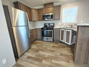 5201 Chantelle Dr in Flint, MI - Building Photo - Building Photo