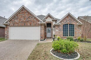 1905 Chittam Dr in Euless, TX - Building Photo