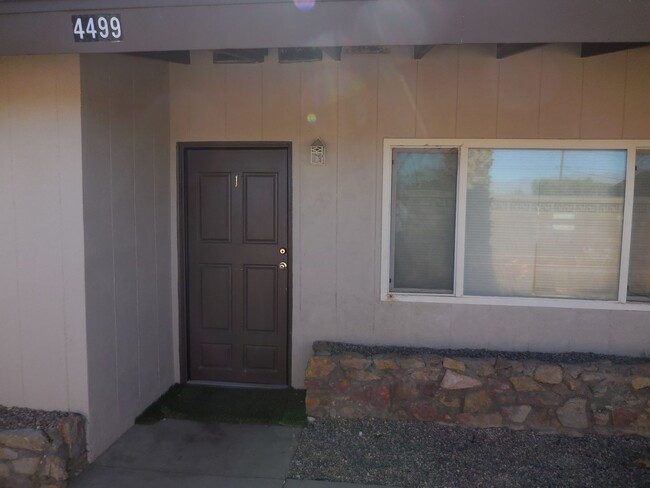 4499 E Calle De Carlos in Palm Springs, CA - Building Photo - Building Photo