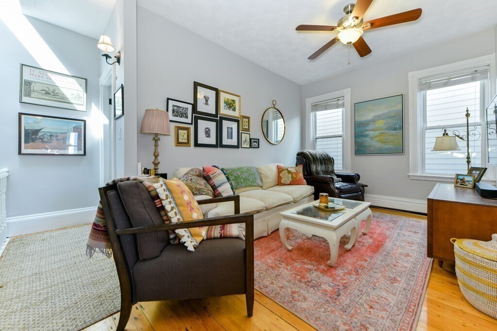 240 W Fifth St in Boston, MA - Building Photo