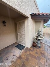 10854 E Yucca St in Scottsdale, AZ - Foto de edificio - Building Photo