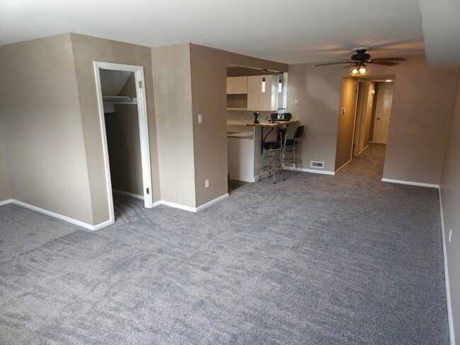 2141 Benson St, Unit 1 in Philadelphia, PA - Foto de edificio - Building Photo