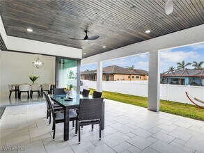 2506 SW 24th Ct in Cape Coral, FL - Foto de edificio - Building Photo