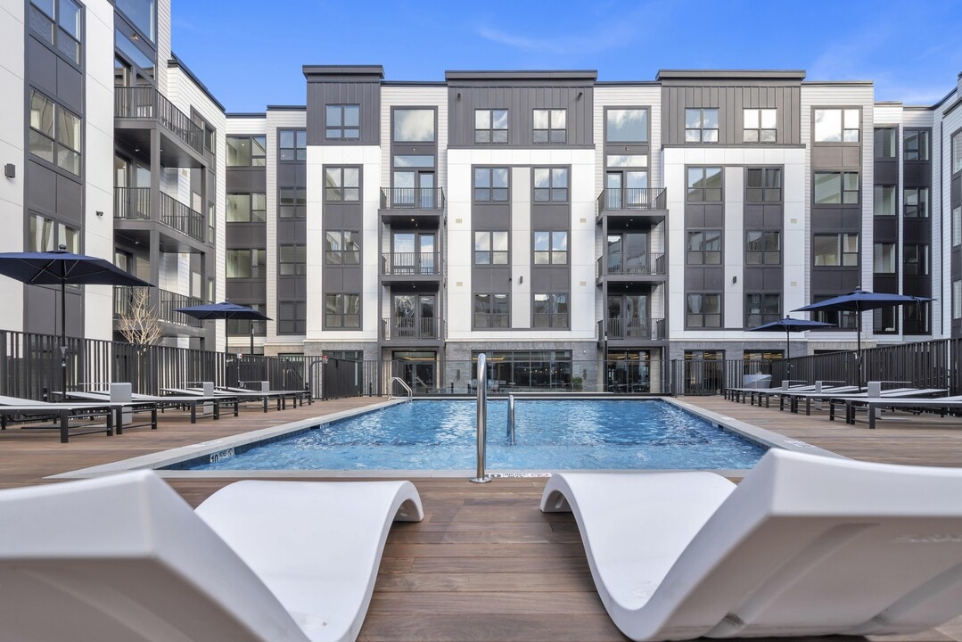 The Marq Teaneck in Teaneck, NJ - Foto de edificio