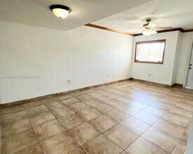 1100 SW 104th Ct in Miami, FL - Building Photo - Building Photo