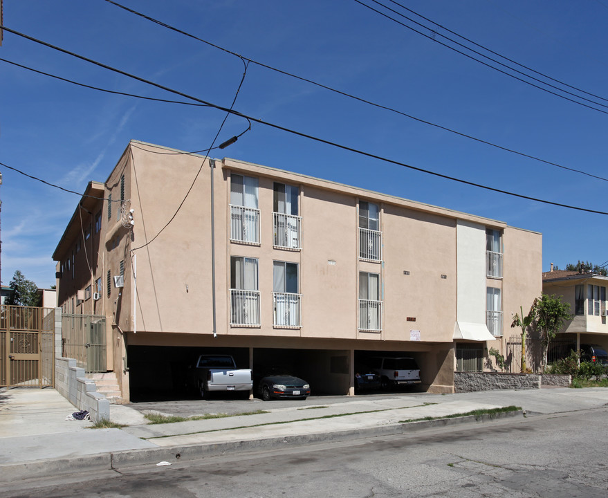 18417 Malden St in Northridge, CA - Building Photo