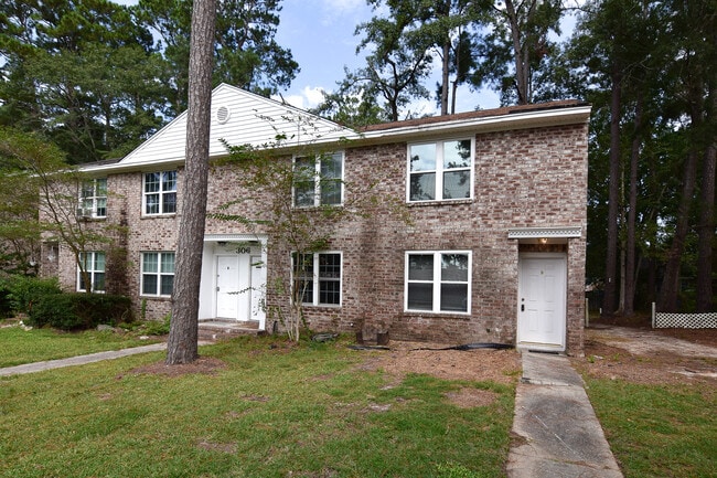 property at 306 Crestview Dr