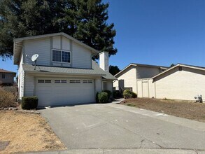 210 POWDER in Vacaville, CA - Building Photo - Building Photo