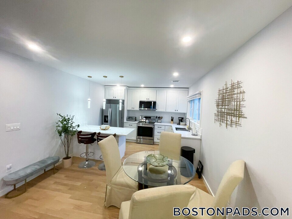 75 Thorndike St in Cambridge, MA - Building Photo
