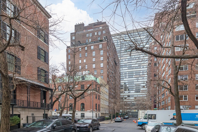 1 Beekman Place in New York, NY - Building Photo - Building Photo