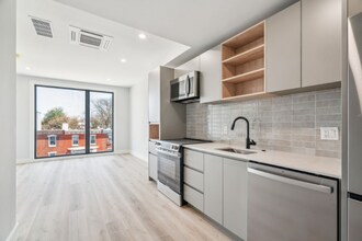3748 Lancaster Ave in Philadelphia, PA - Foto de edificio - Building Photo