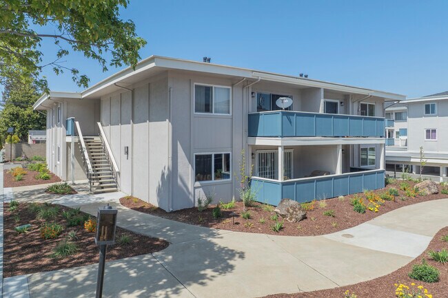 Parkmont Homes in Fremont, CA - Foto de edificio - Building Photo