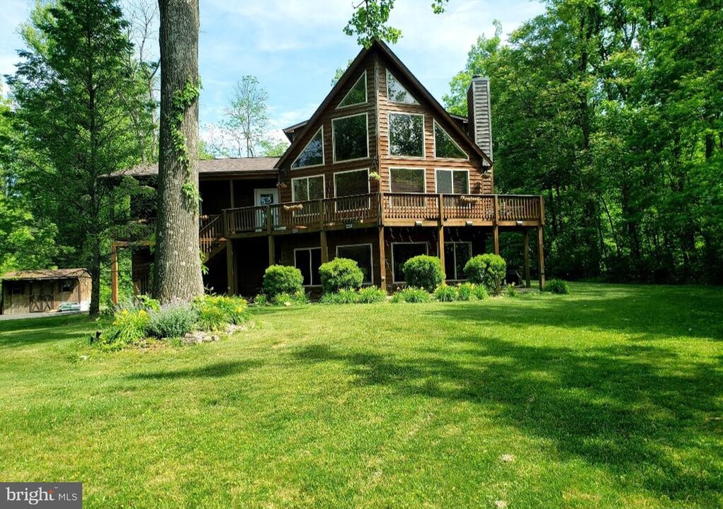 3395 Freezeland Rd in Linden, VA - Building Photo