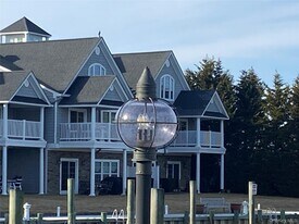 11 Nicole Ct in Copiague, NY - Building Photo